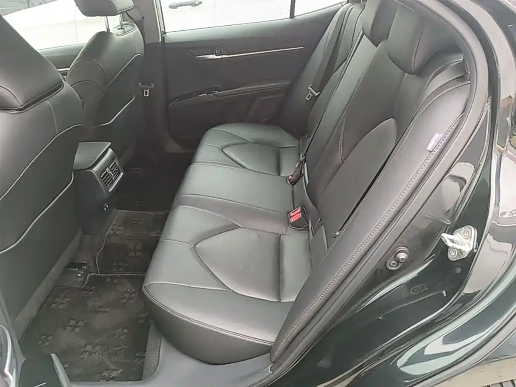Toyota Camry 2019 — фото 17