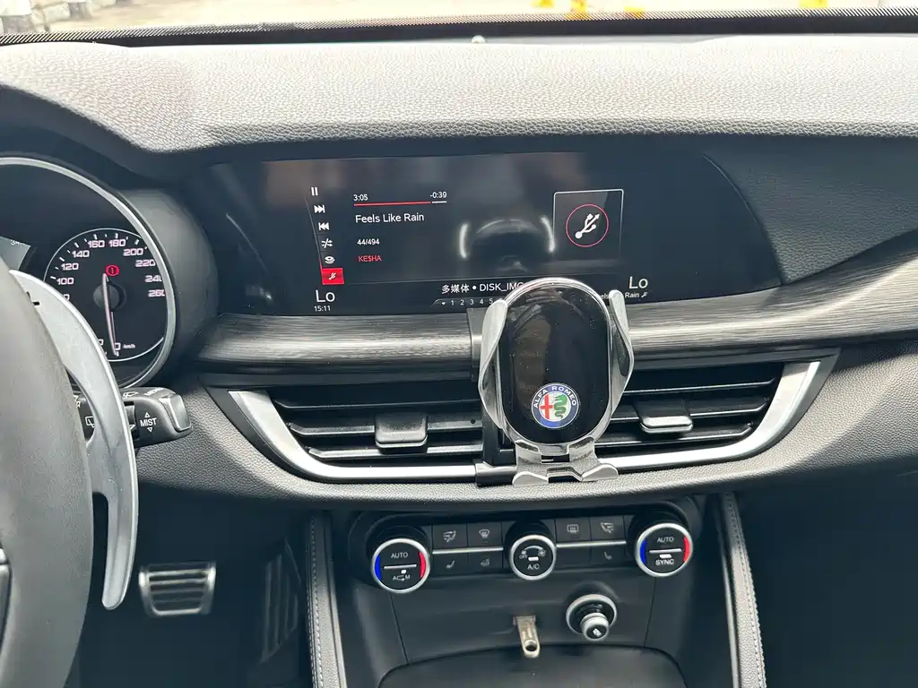 Alfa Romeo Stelvio 2018 — фото 21