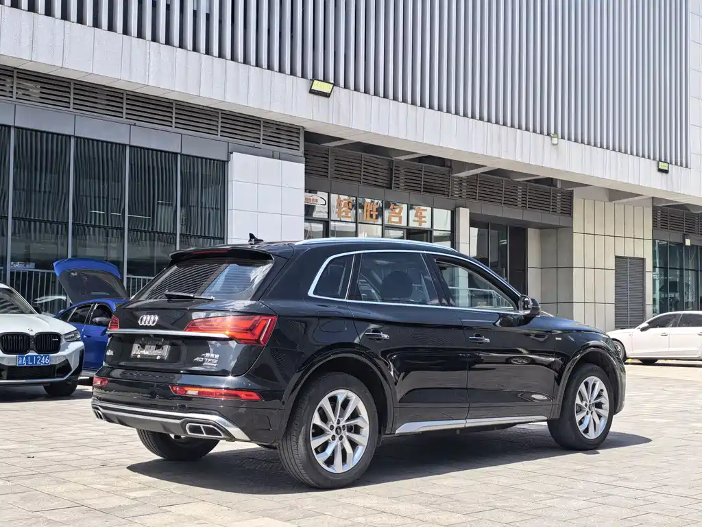 Audi Q5L 2022 — фото 21