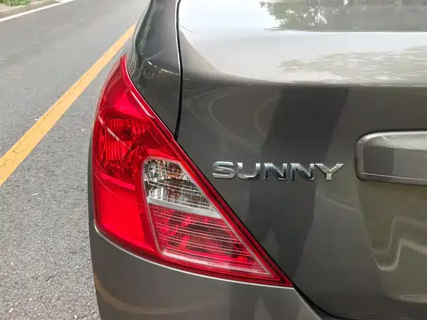 Nissan Sunny 2011