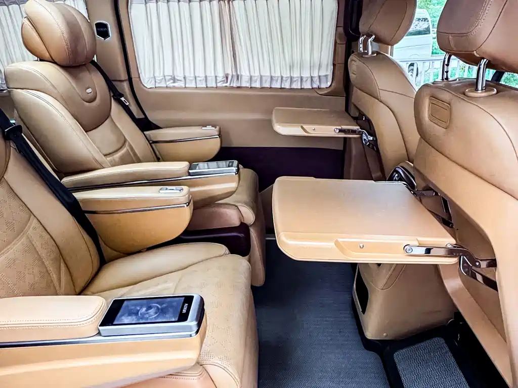 Mercedes-Benz V-Class 2022 — фото 13