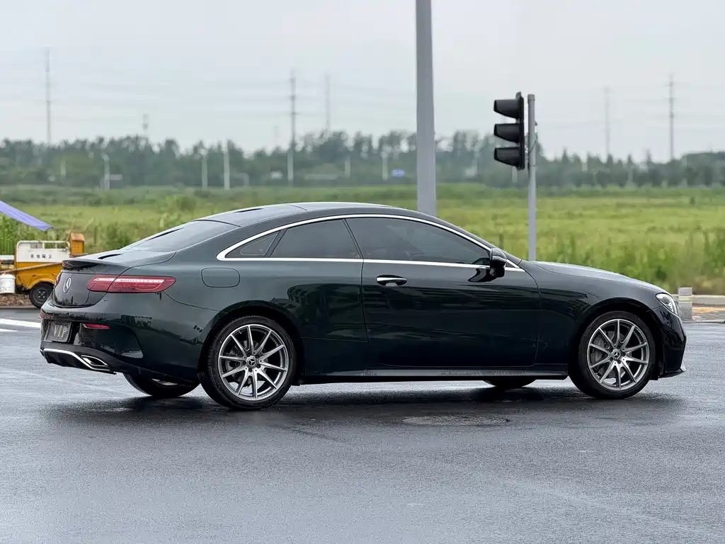 Mercedes-Benz E-Class 2023 — фото 18