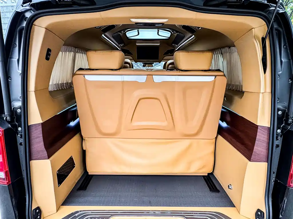 Mercedes-Benz V-Class 2022 — фото 35