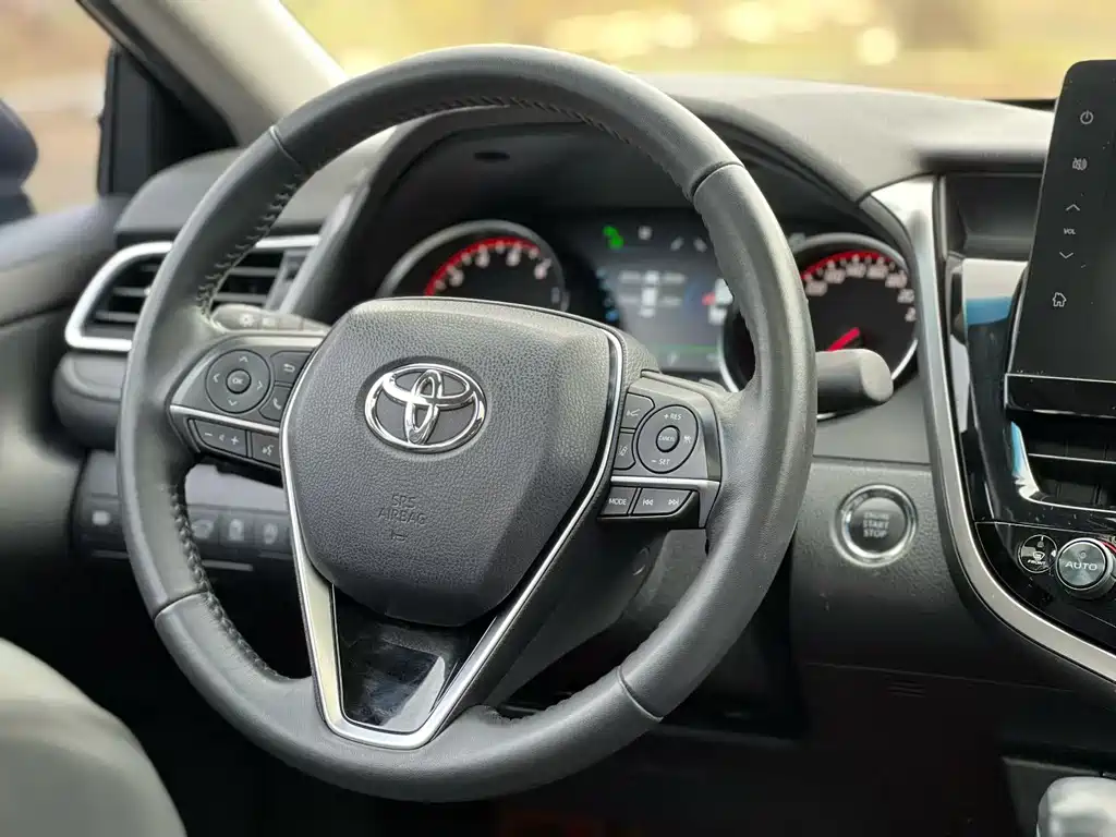 Toyota Camry 2023 — фото 8