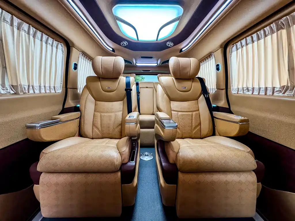 Mercedes-Benz V-Class 2022 — фото 20