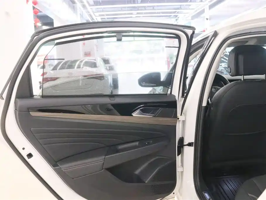 Volkswagen Passat PHEV 2019 — фото 15