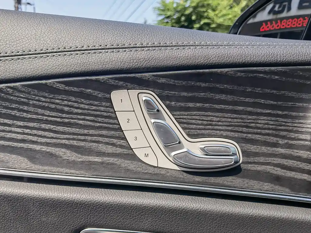 Mercedes-Benz E-Class 2022 — фото 14