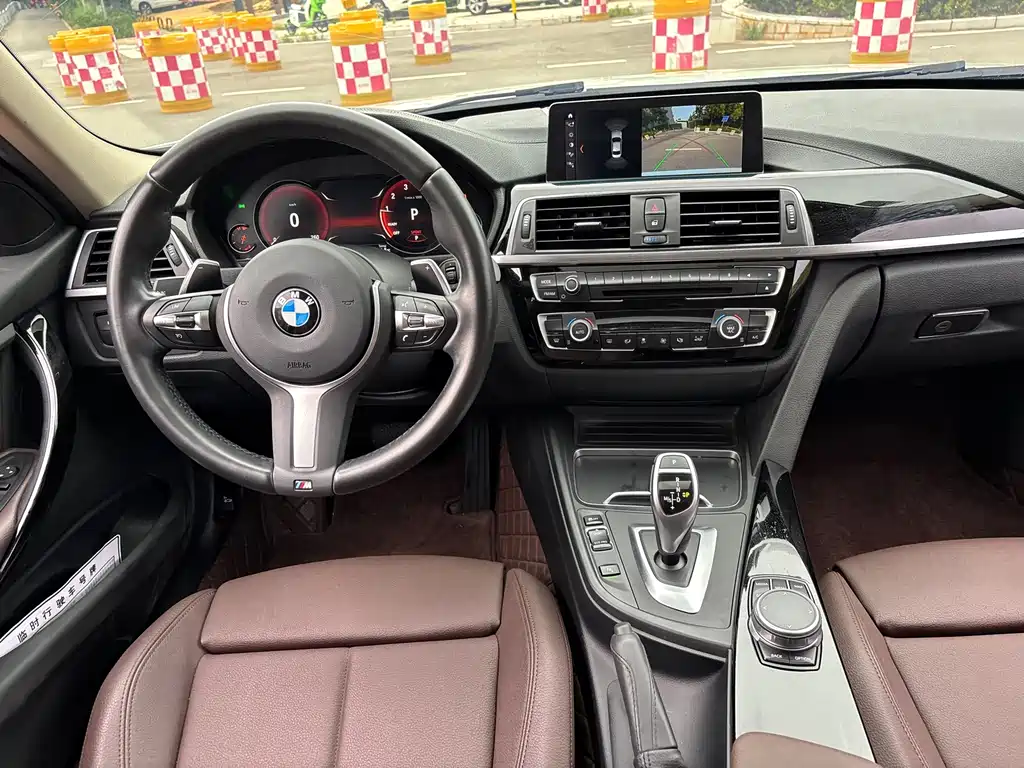 BMW 3 Series 2019 — фото 16