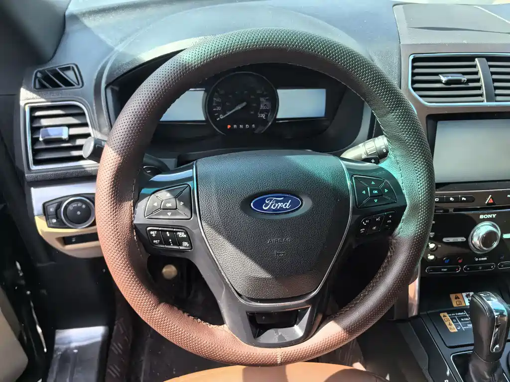 Ford Explorer 2016 — фото 15