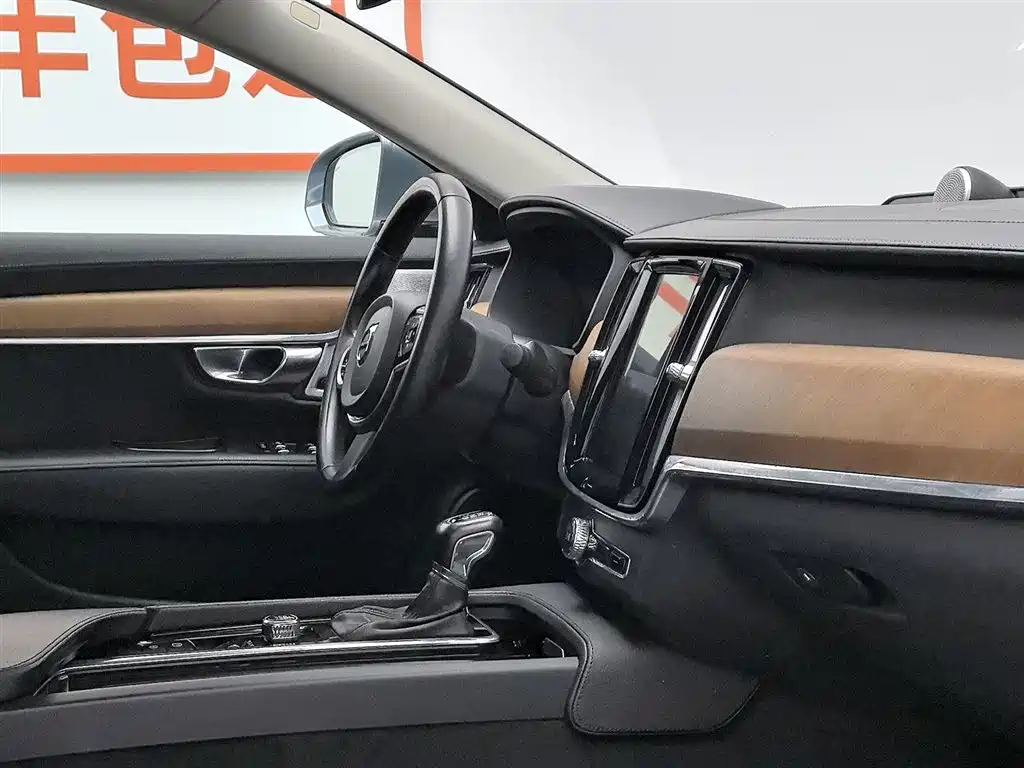 Volvo S90 2018 — фото 22