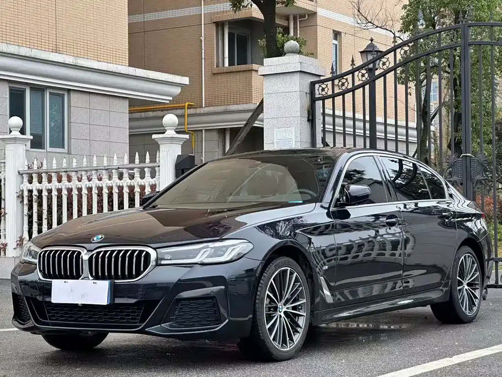 BMW 5 Series 2022 — фото 1
