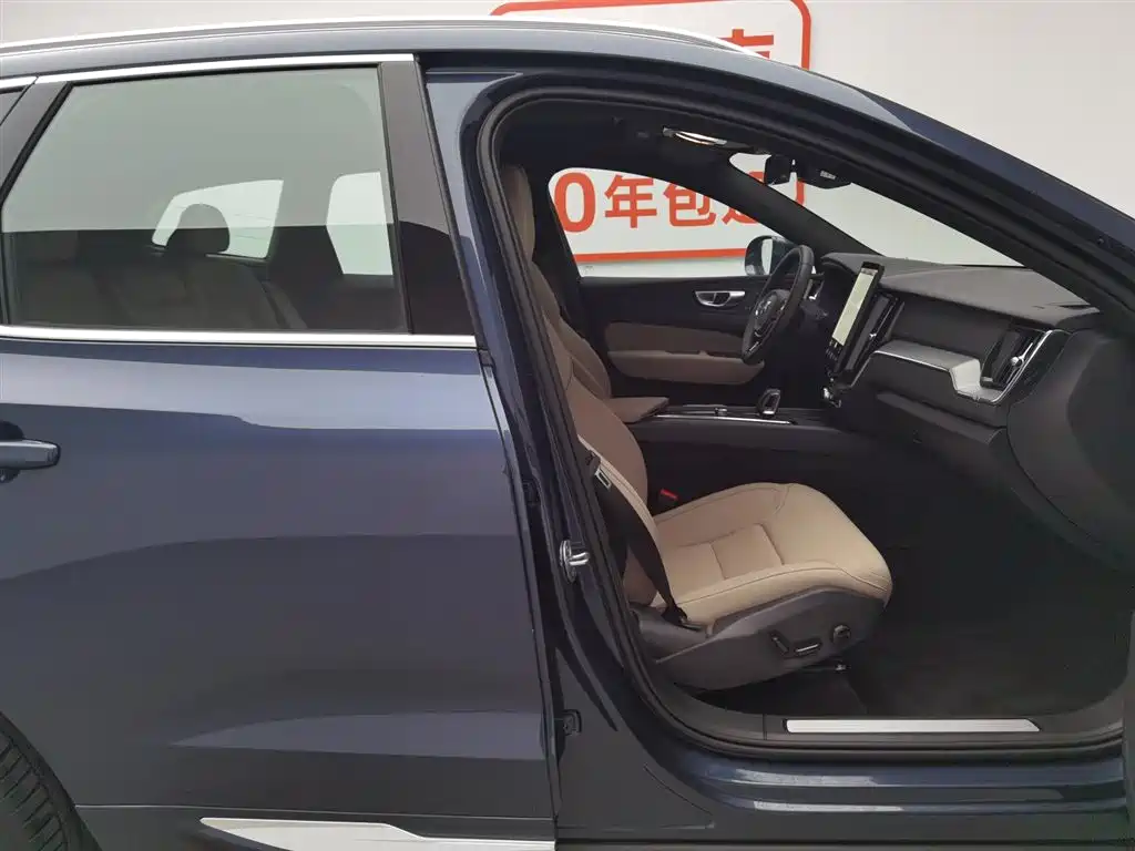 Volvo XC60 2025 — фото 23