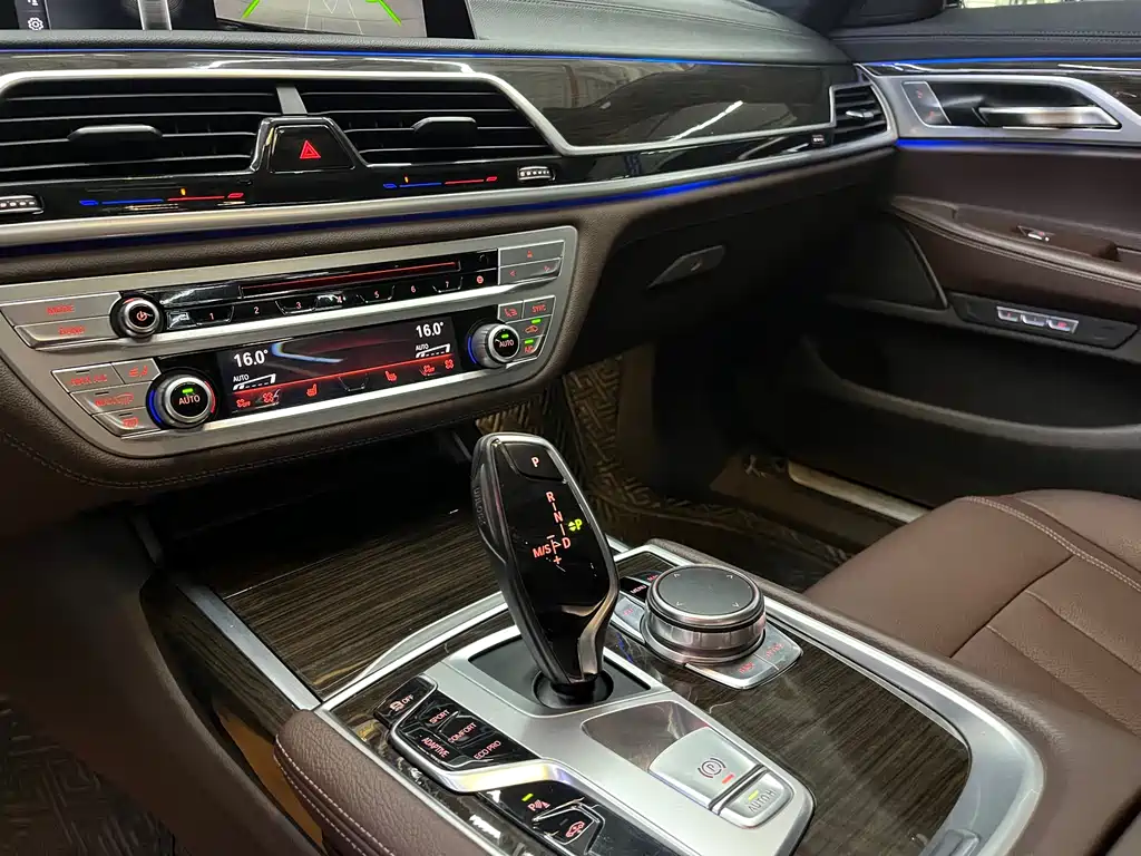 BMW 7 Series 2018 — фото 5