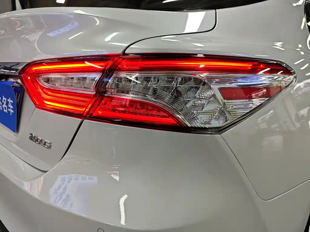 Toyota Camry 2023 — фото 12