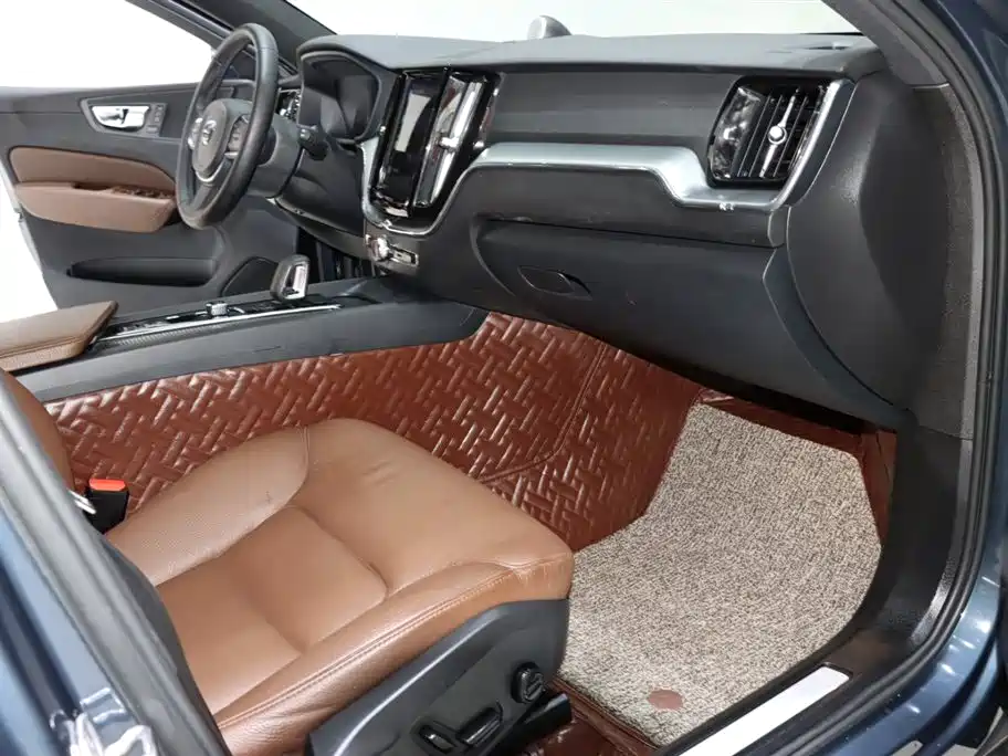 Volvo XC60 2022 — фото 8