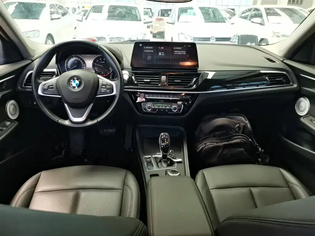 BMW 1 Series 2023 — фото 10