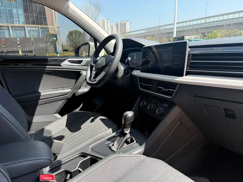 Volkswagen Tiguan L 2022 — фото 10