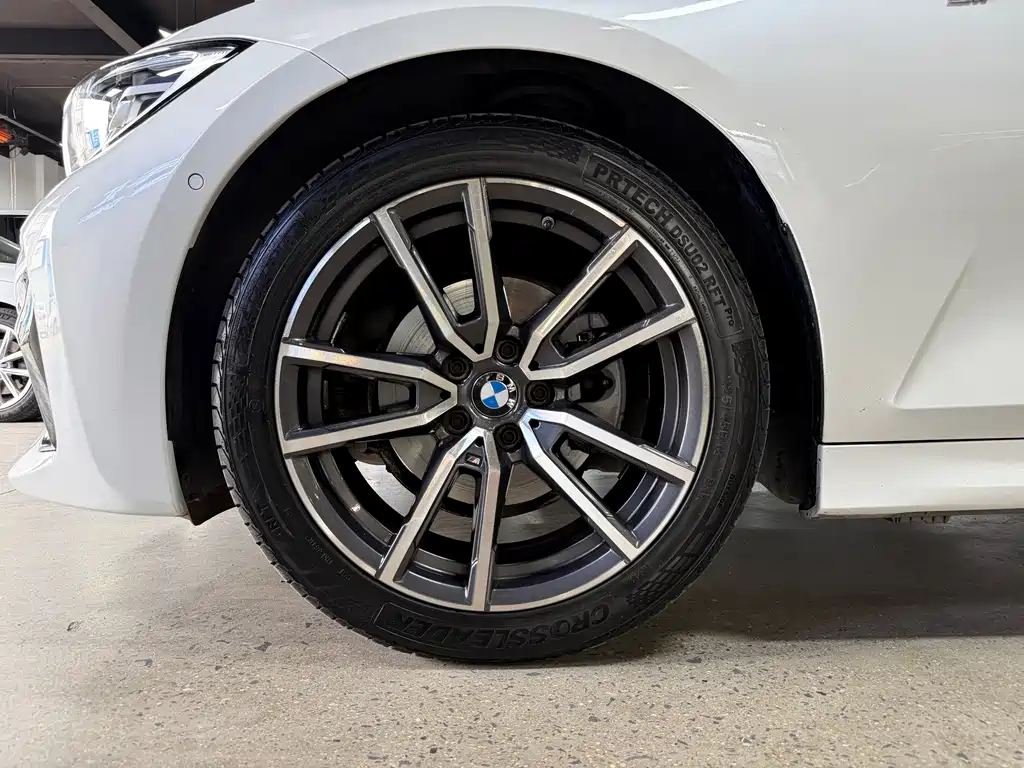 BMW 3 Series 2019 — фото 22
