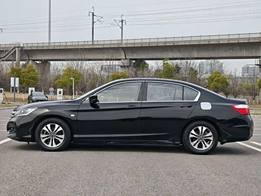 Honda Accord 2016 — фото 11
