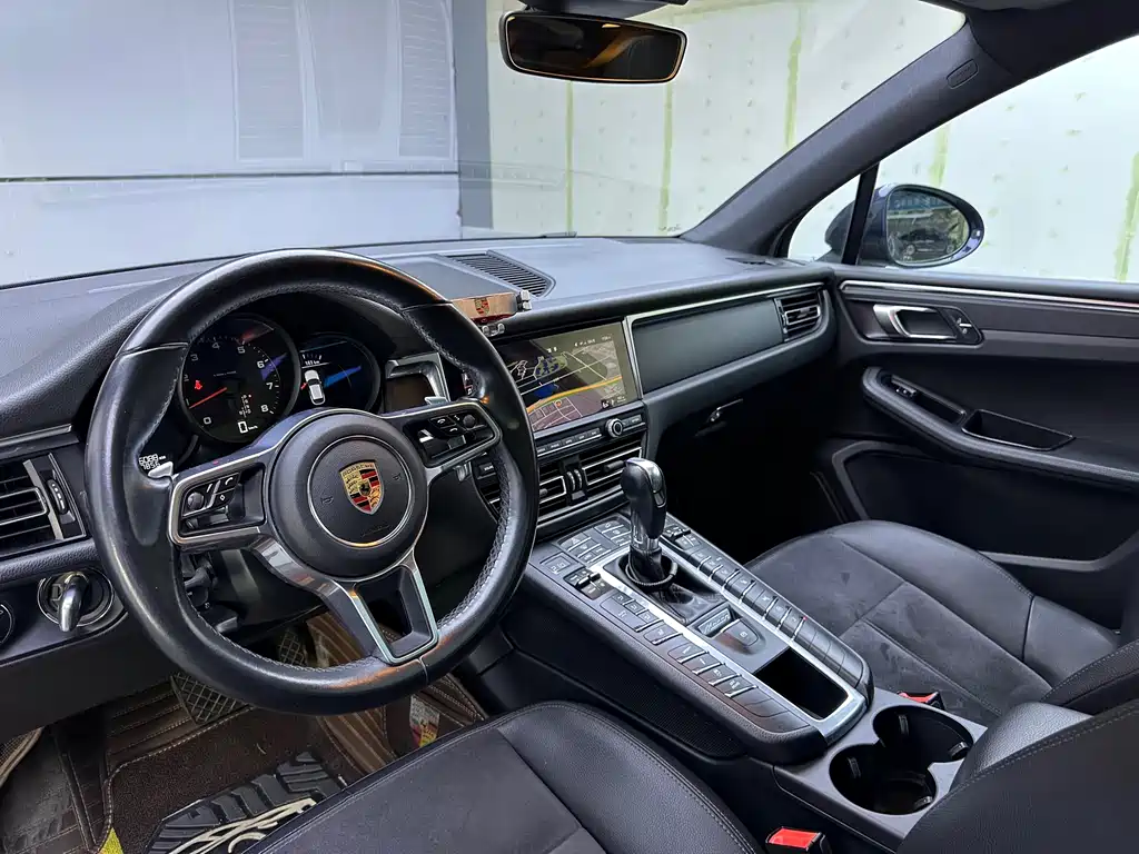 Porsche Macan 2019 — фото 10