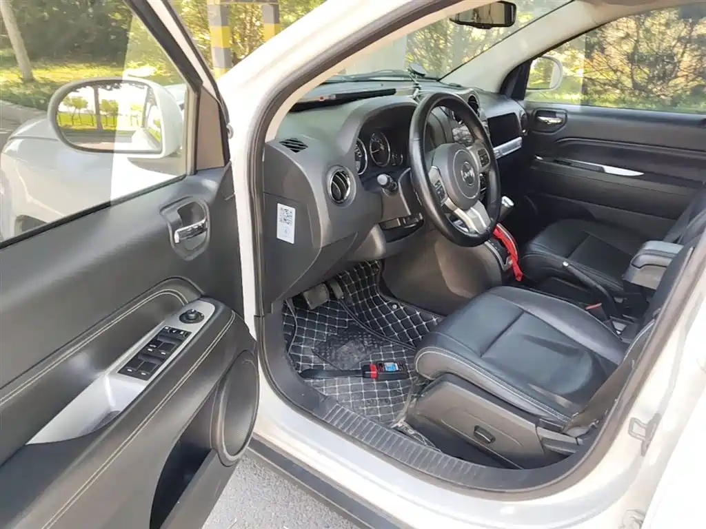 Jeep Compass 2015 — фото 16