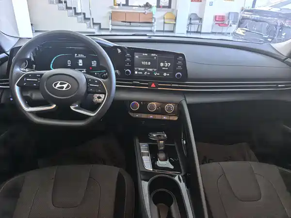 Hyundai Elantra 2023