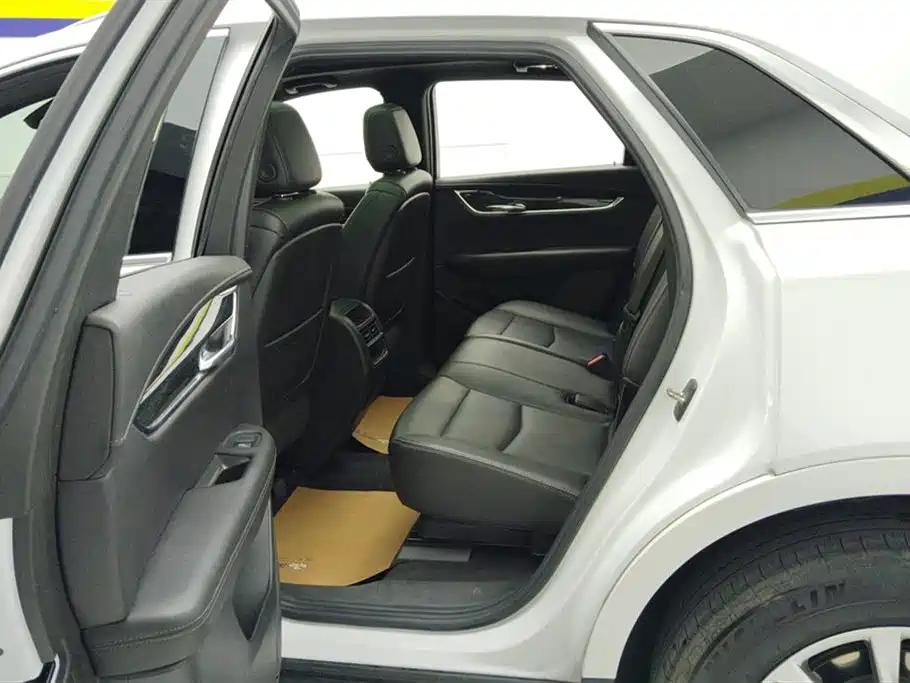 Cadillac XT5 2022 — фото 11