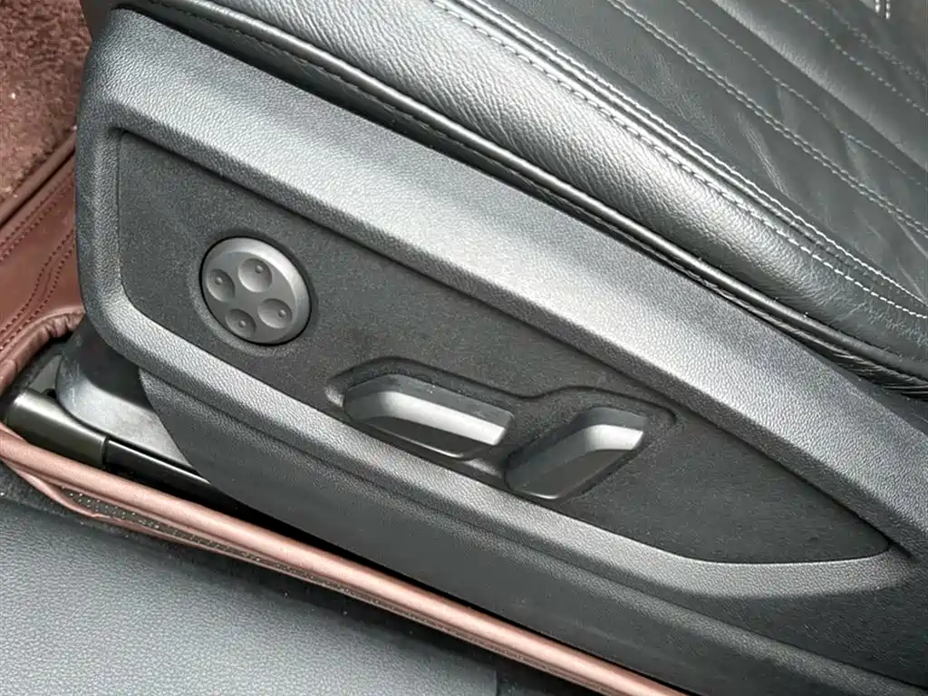 Audi Q5L 2021 — фото 10