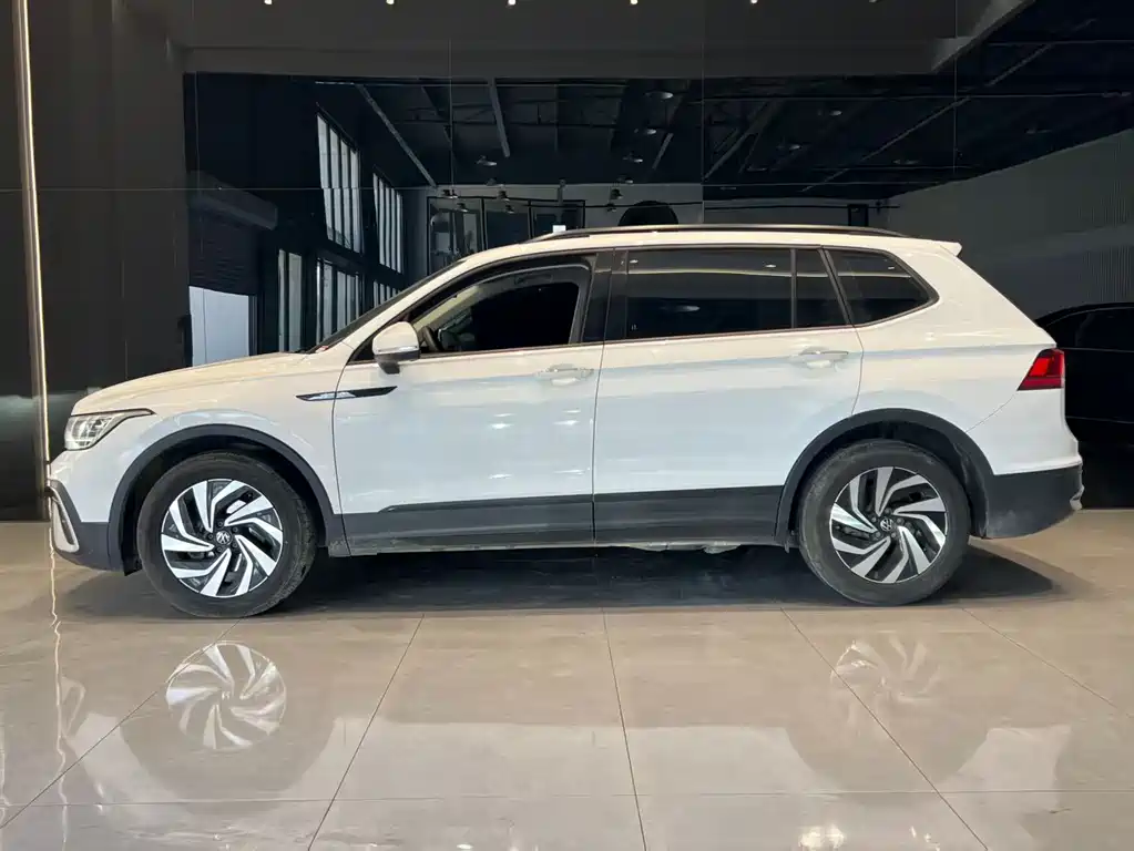Volkswagen Tiguan L 2022 — фото 5