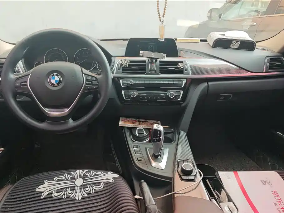 BMW 3 Series 2018 — фото 12