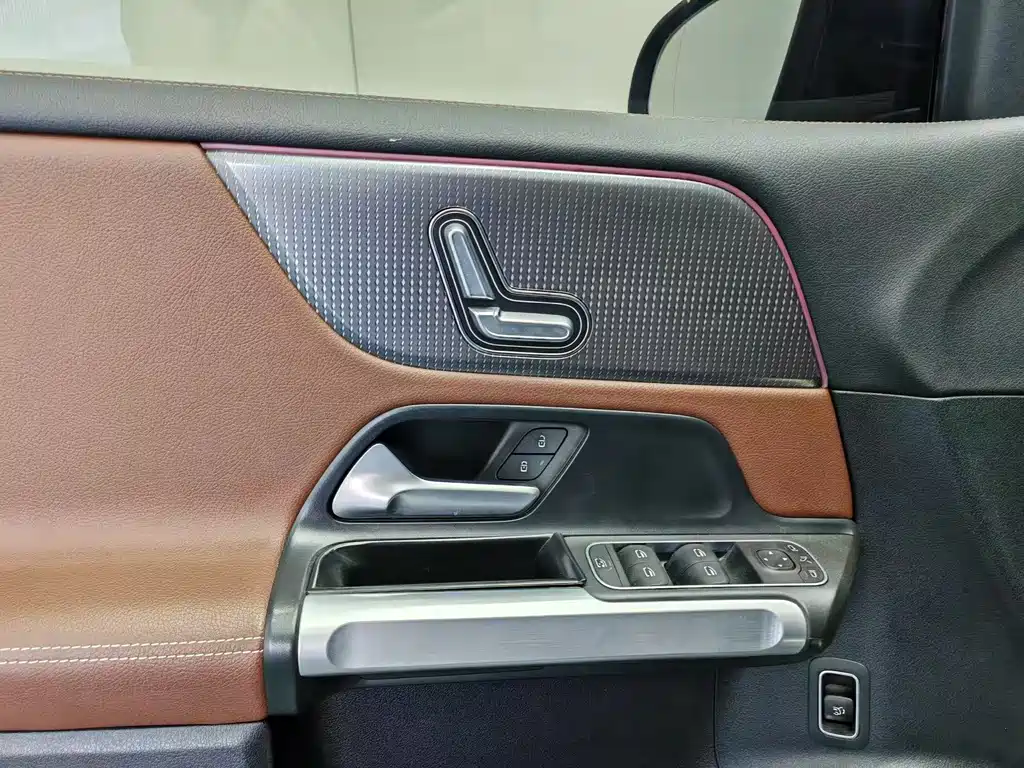 Mercedes-Benz GLB 2023 — фото 18