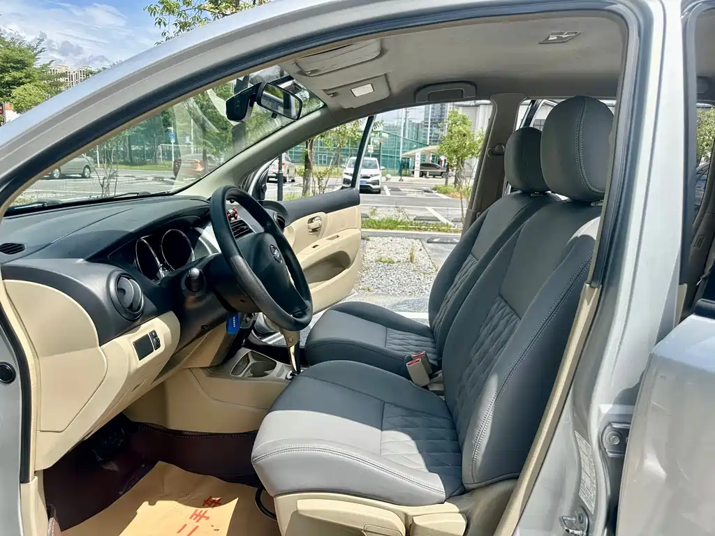 Nissan Livina 2018 — фото 19