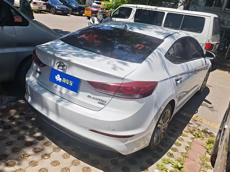 Hyundai Elantra 2016 — фото 3