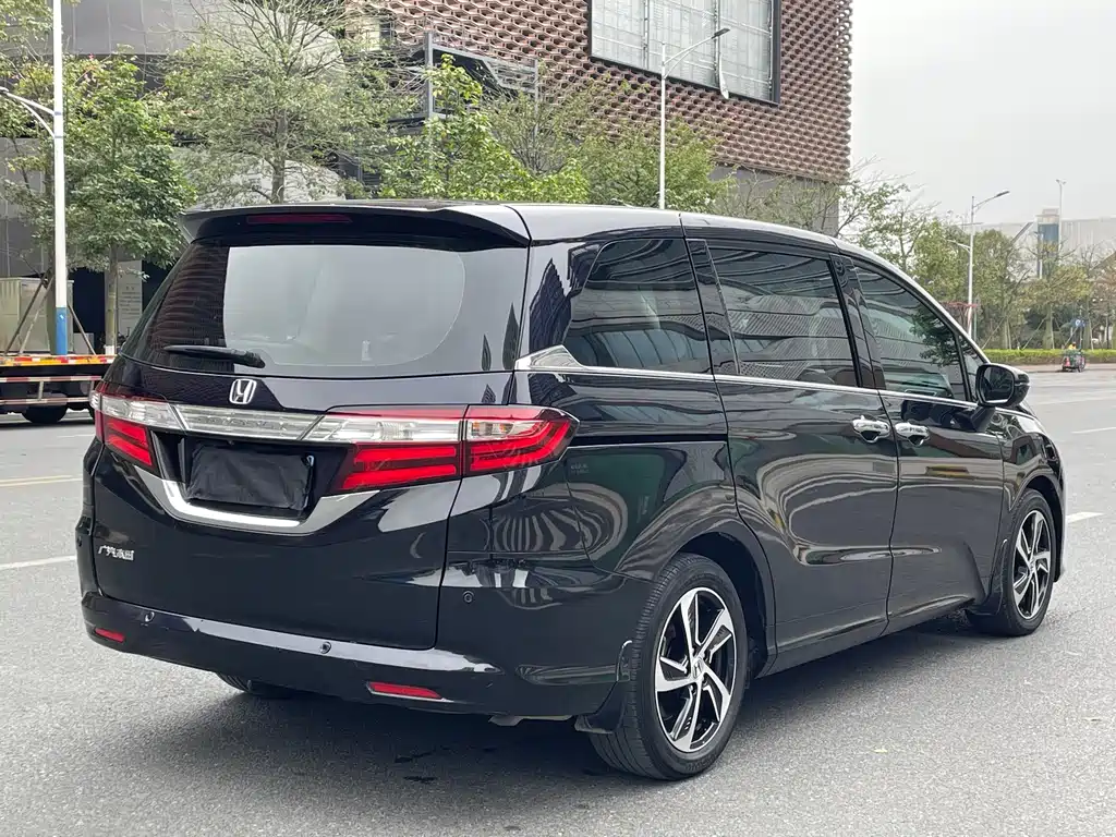 Honda Odyssey 2017 — фото 12