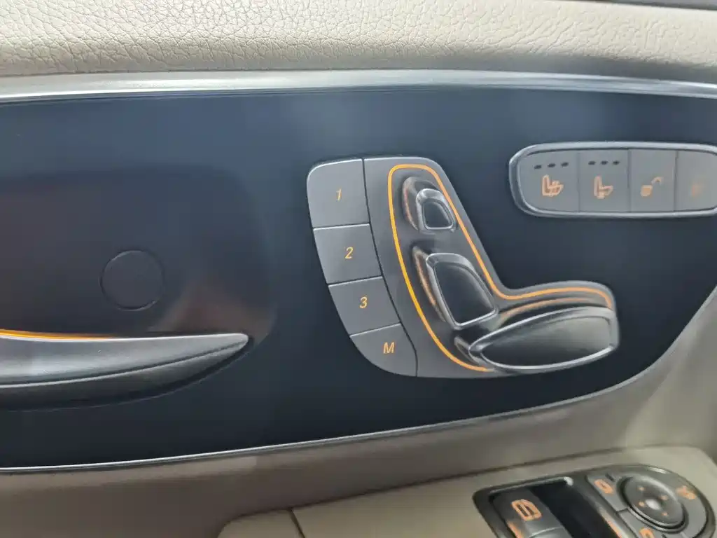Mercedes-Benz V-Class 2016 — фото 21