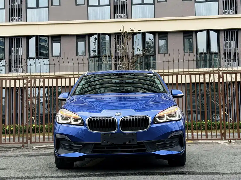 BMW 2 Series Station Wagon 2019 — фото 2