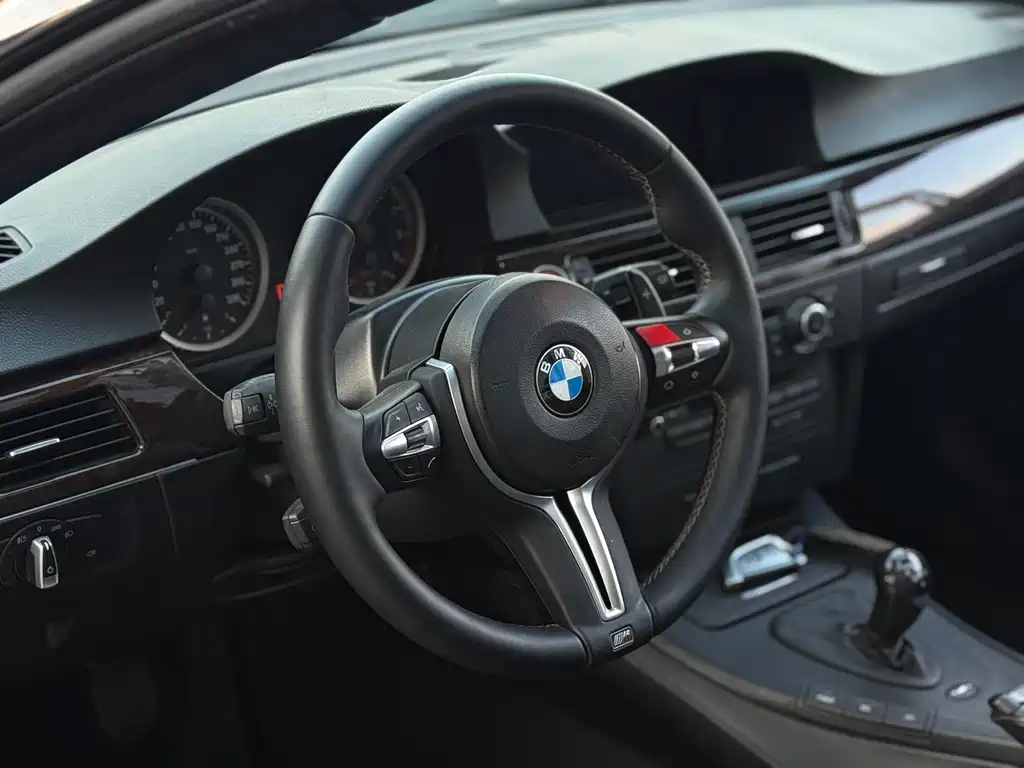 BMW M3 2011 — фото 8