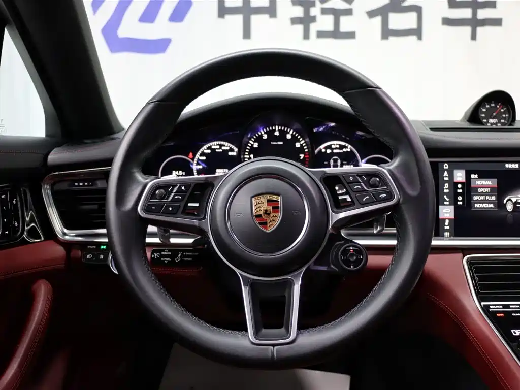 Porsche Panamera 2018 — фото 13