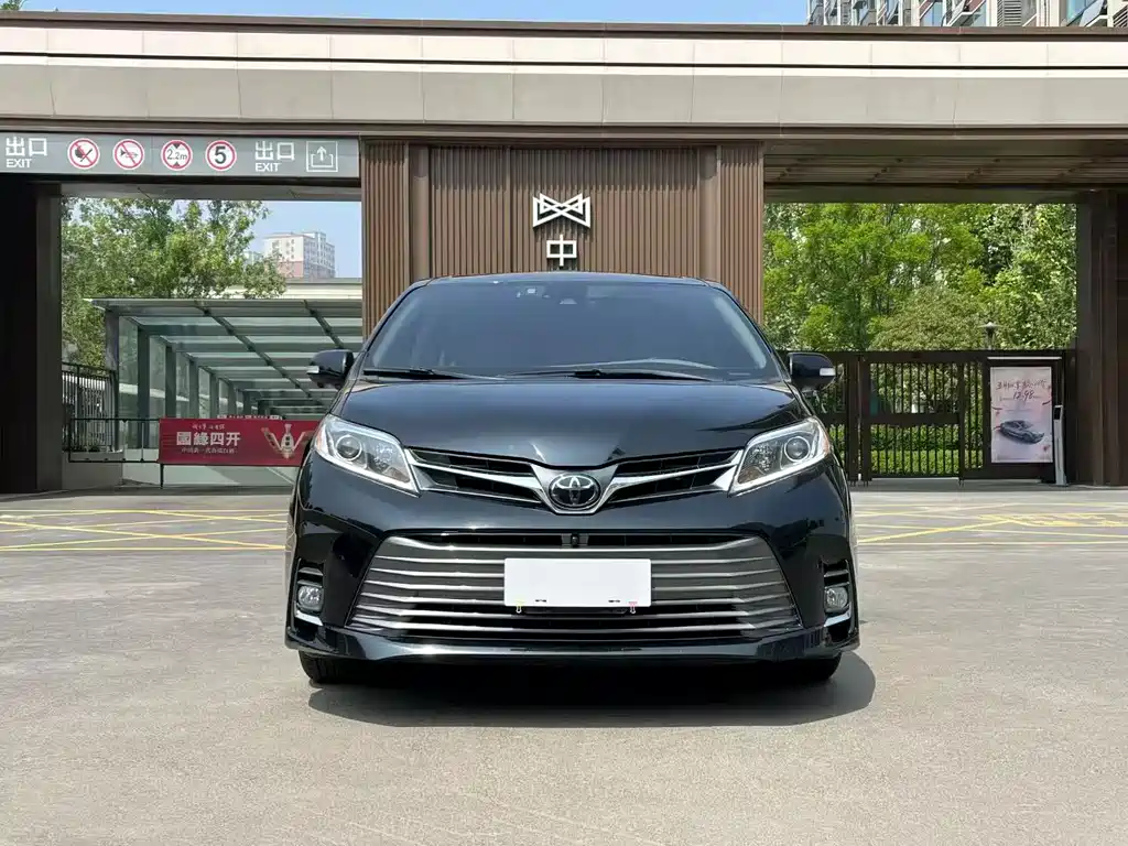 Toyota Sienna 2021 — фото 2