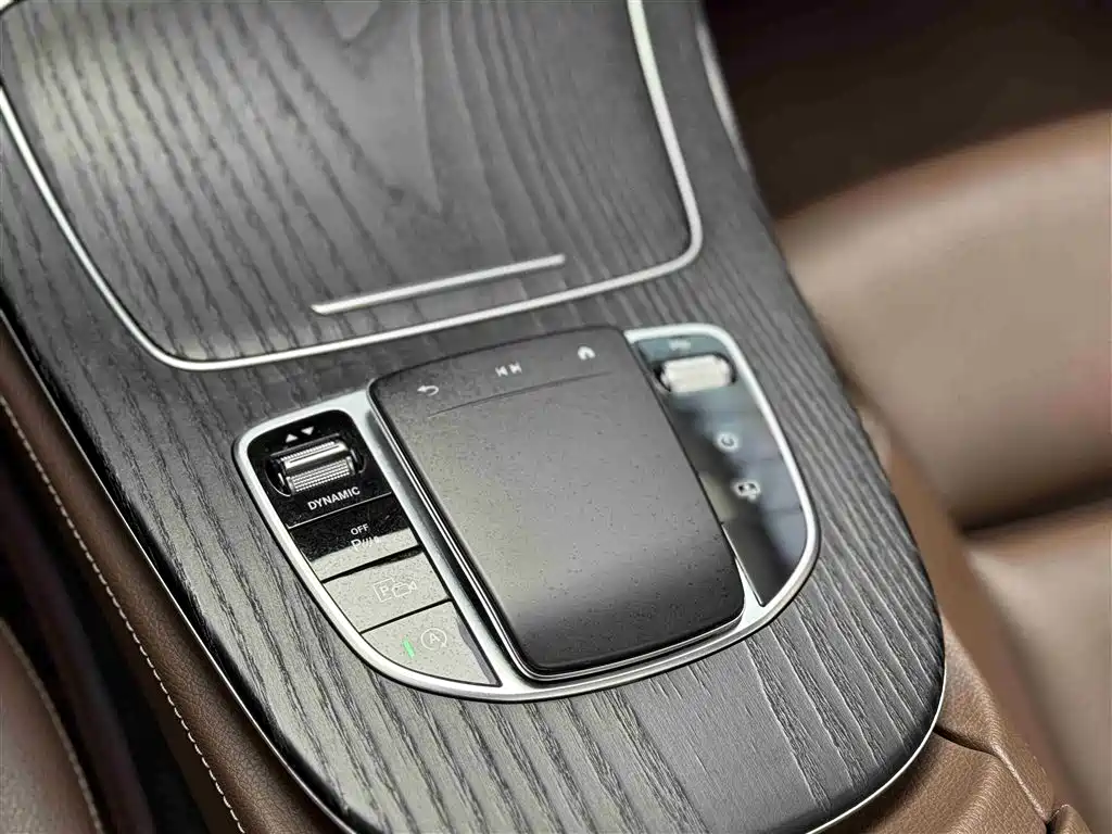 Mercedes-Benz E-Class 2022 — фото 45