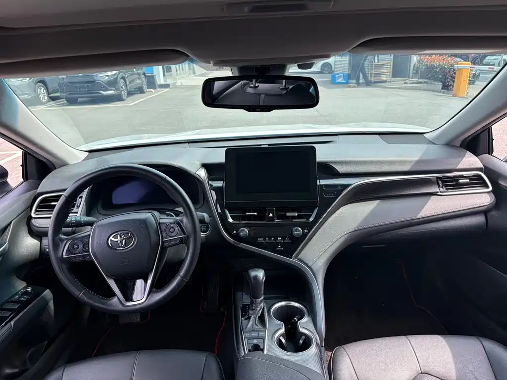 Toyota Camry 2021 — фото 6