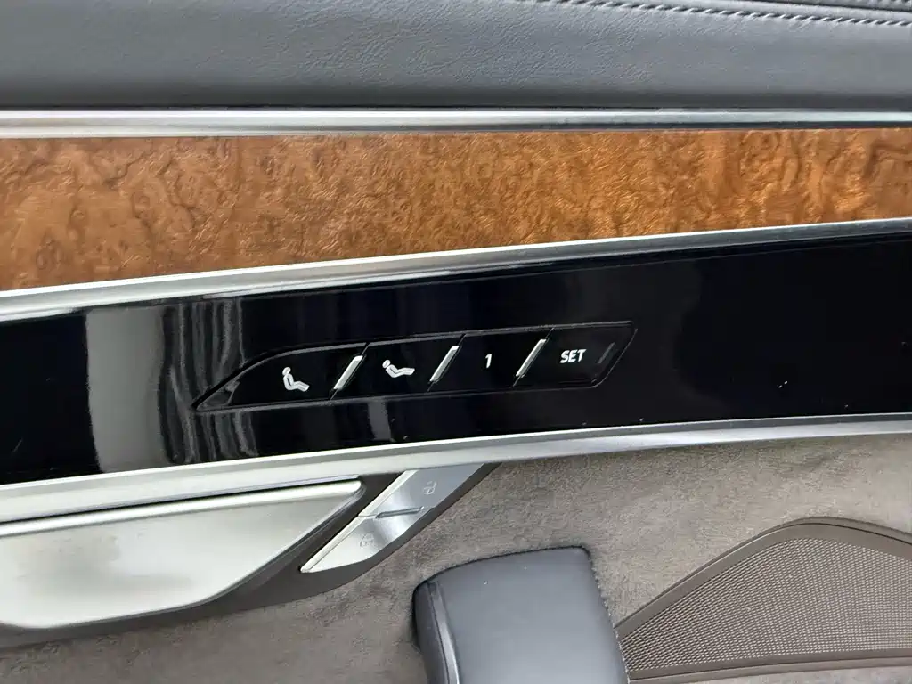 Audi A8 2021 — фото 24