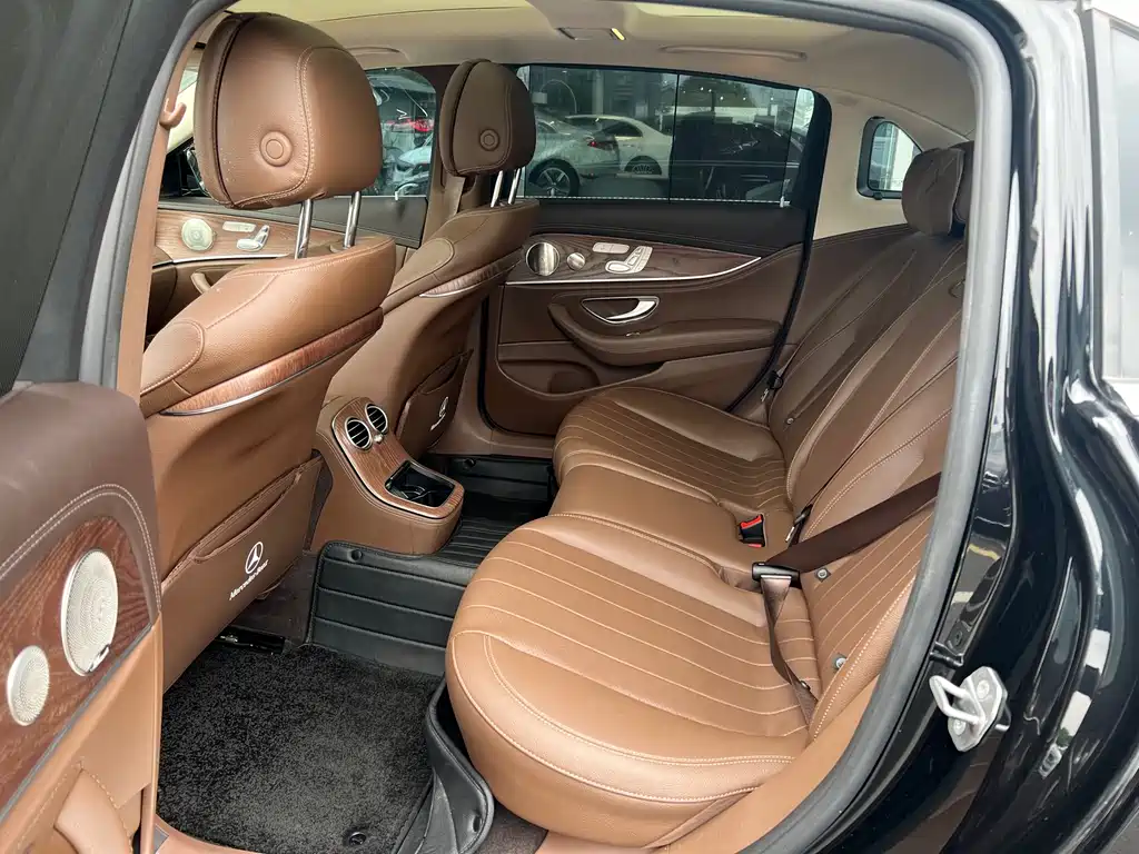 Mercedes-Benz E-Class 2022 — фото 13