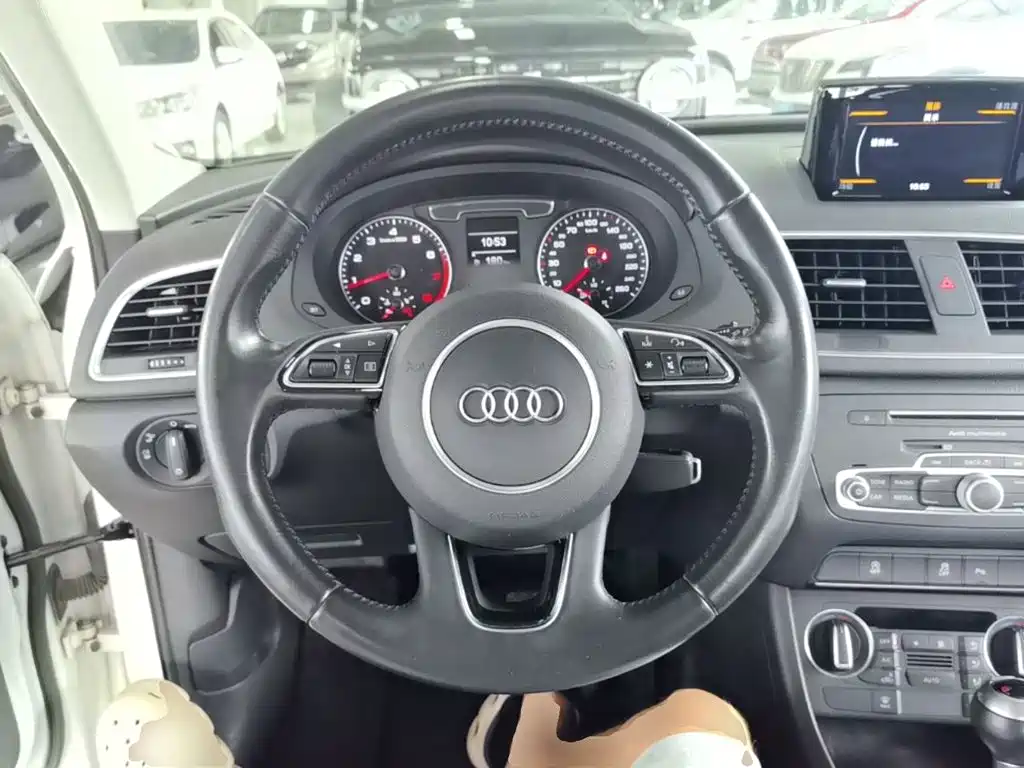 Audi Q3 2016 — фото 11
