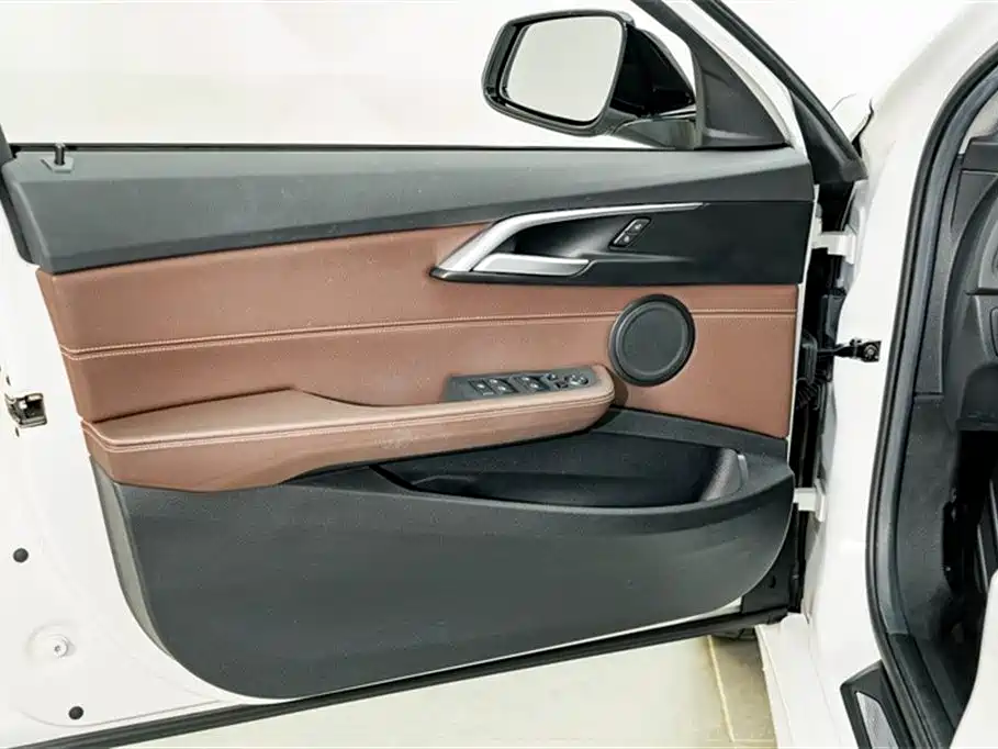 BMW 1 Series 2020 — фото 16