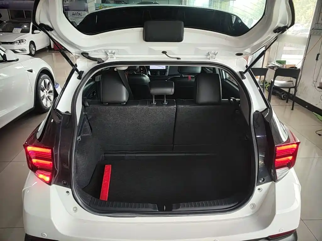 Toyota Yaris L 2022 — фото 19