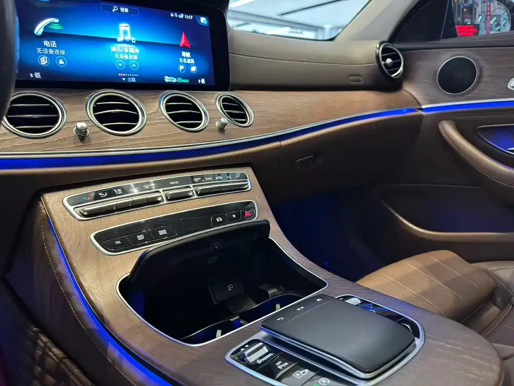 Mercedes-Benz E-Class 2023 — фото 6