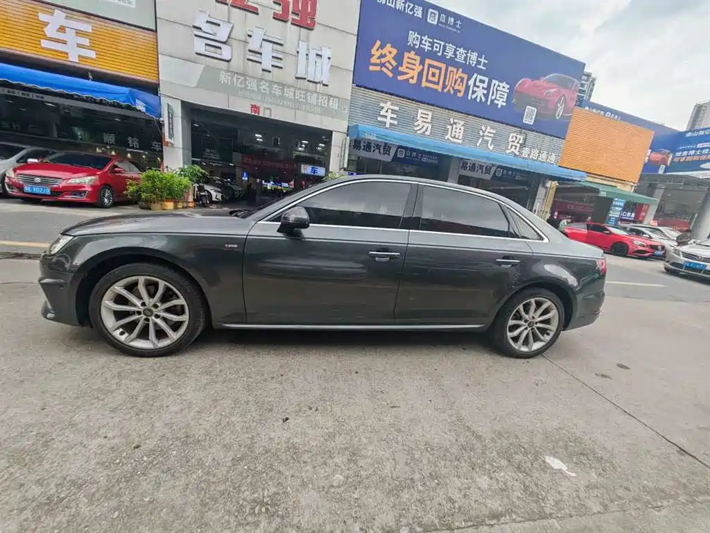 Audi A4L 2020