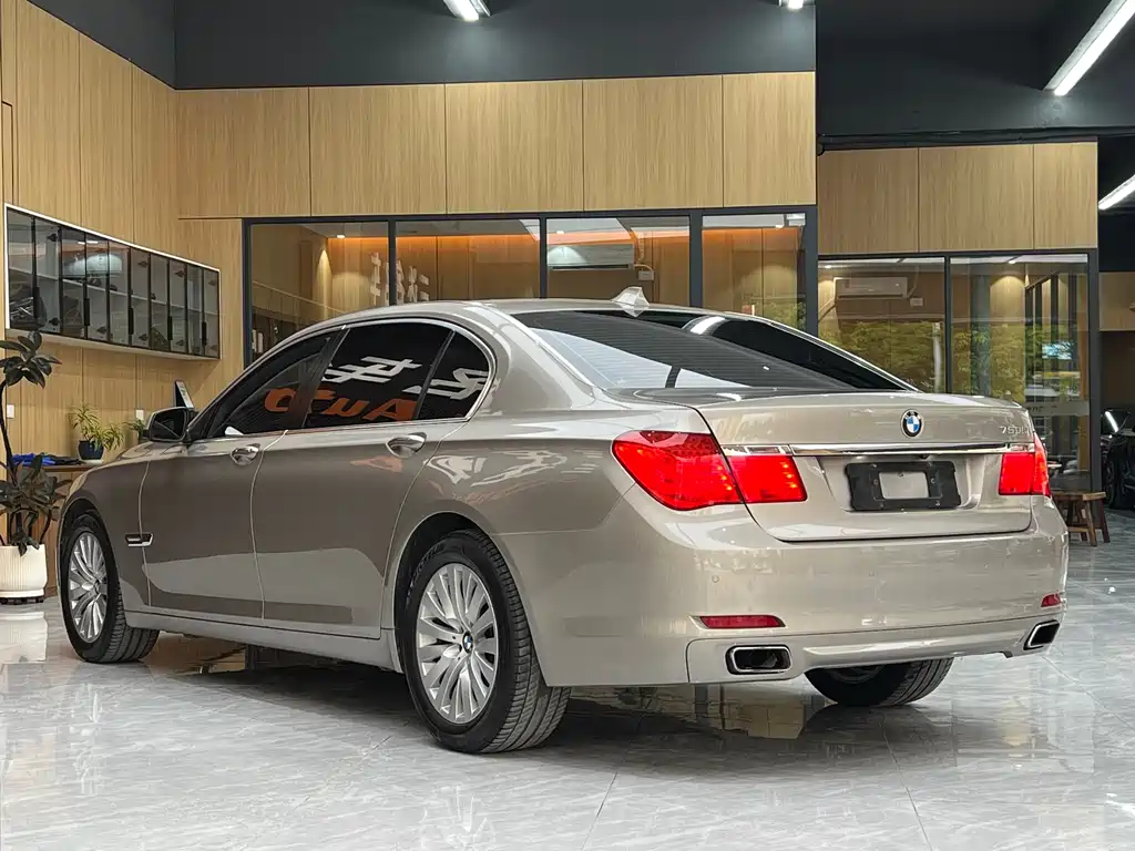 BMW 7 Series 2012 — фото 4