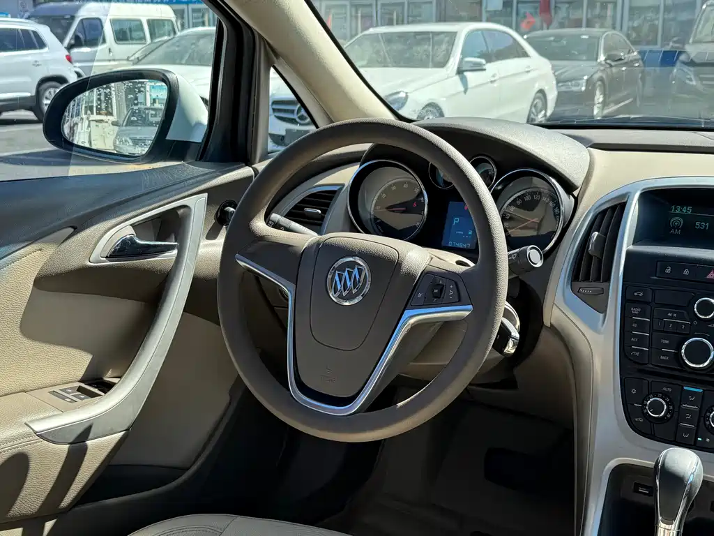 Buick Excelle 2013 — фото 12